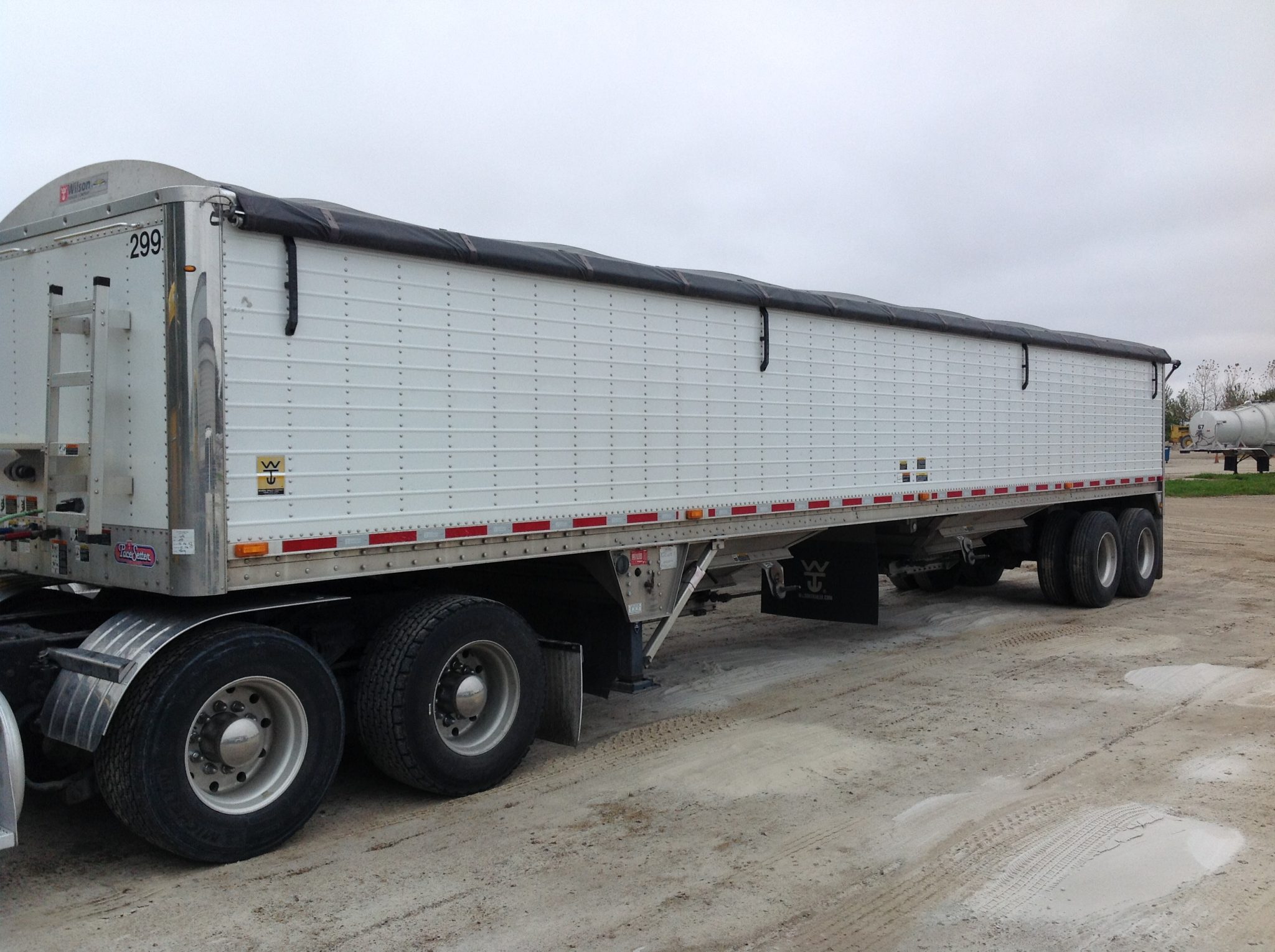 Dry Bulk/Pneumatic – Lotz Trucking, Inc.
